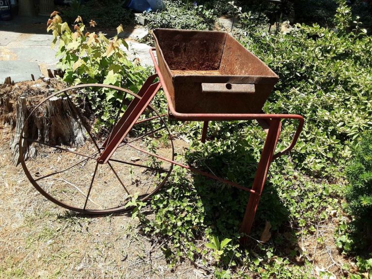 Vintage Metal Flower Cart